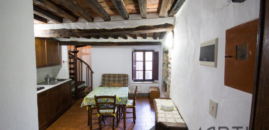 Casa in Pietra con 2 Camere in Vicolo Medievale