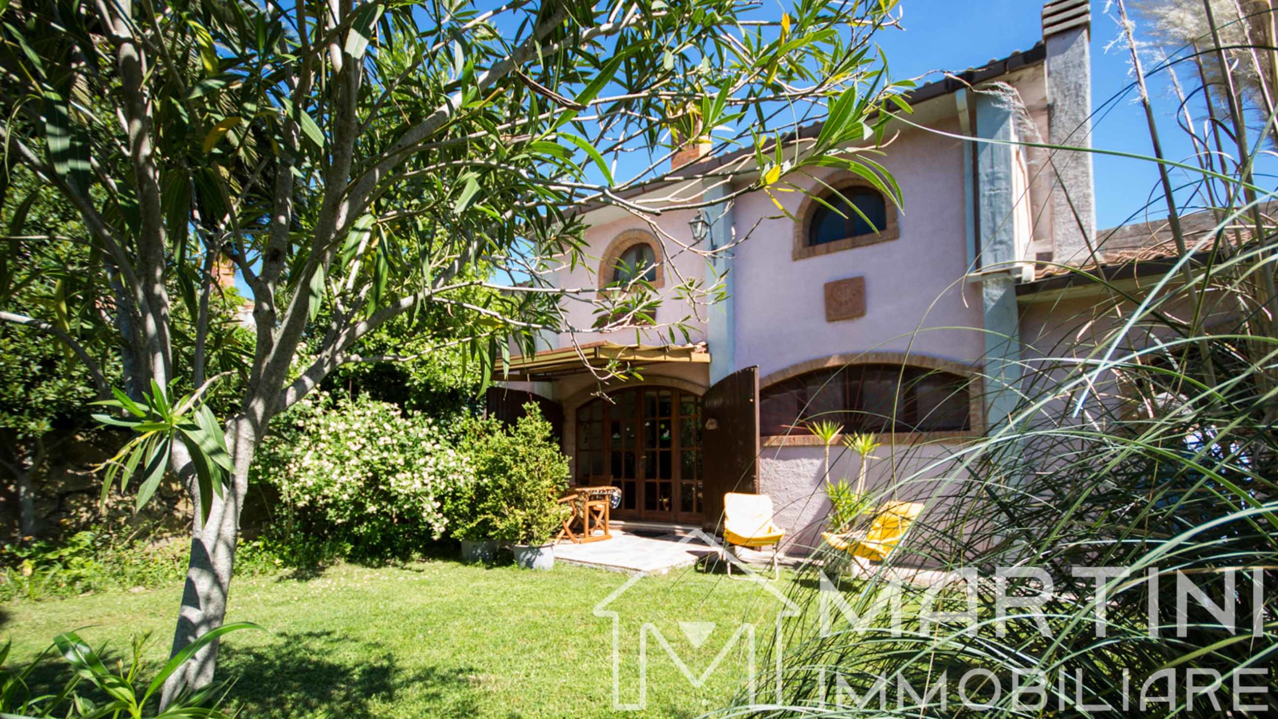 Apartment Rentals in Tuscany with Garden and Pool