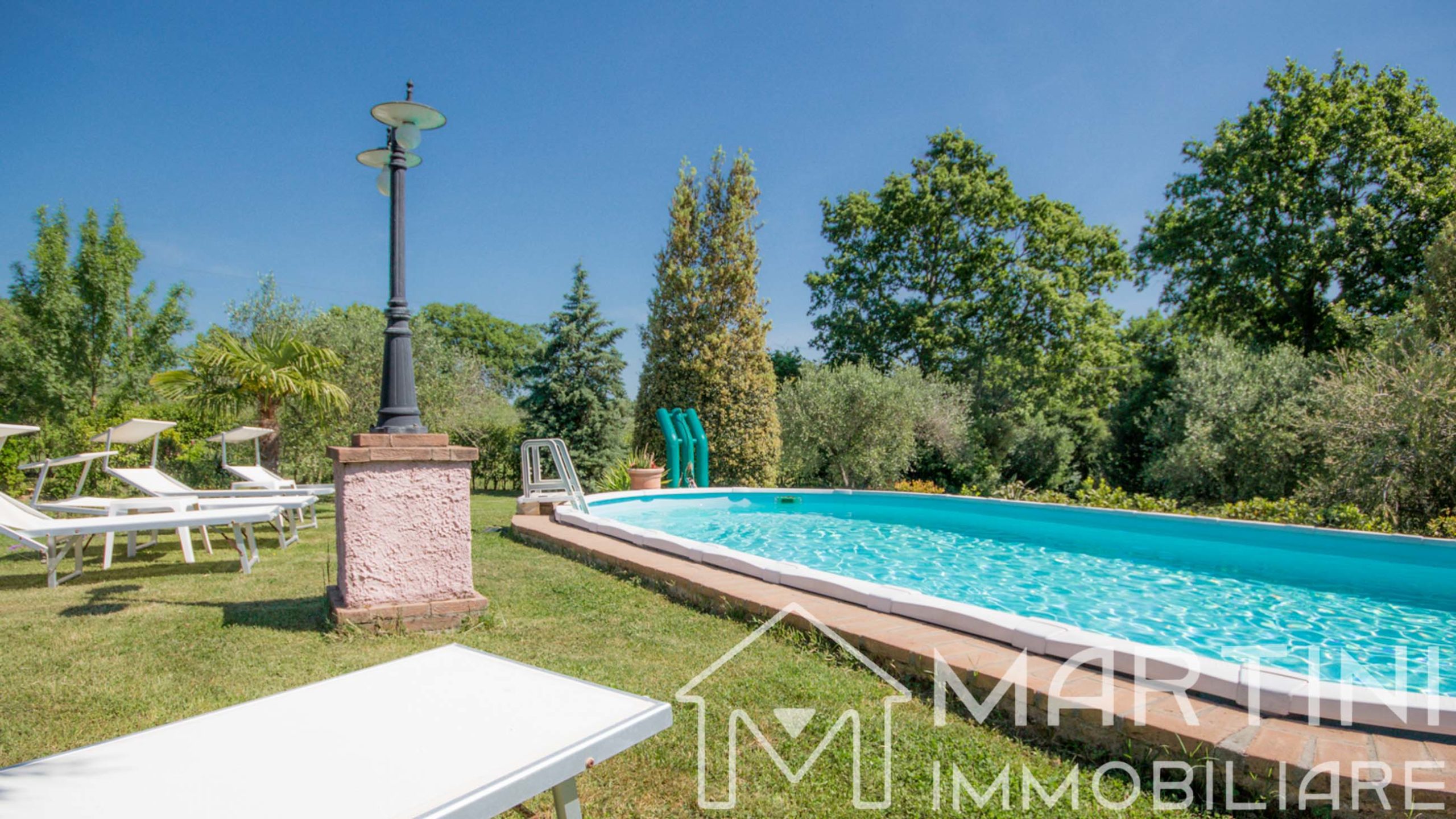 Apartment Rentals in Tuscany with Garden and Pool