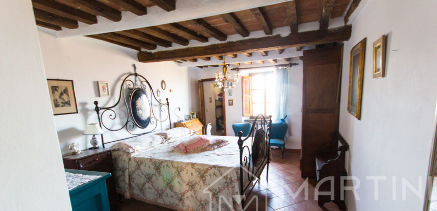 3 Bedrooms Rustic Home in Tuscan Style