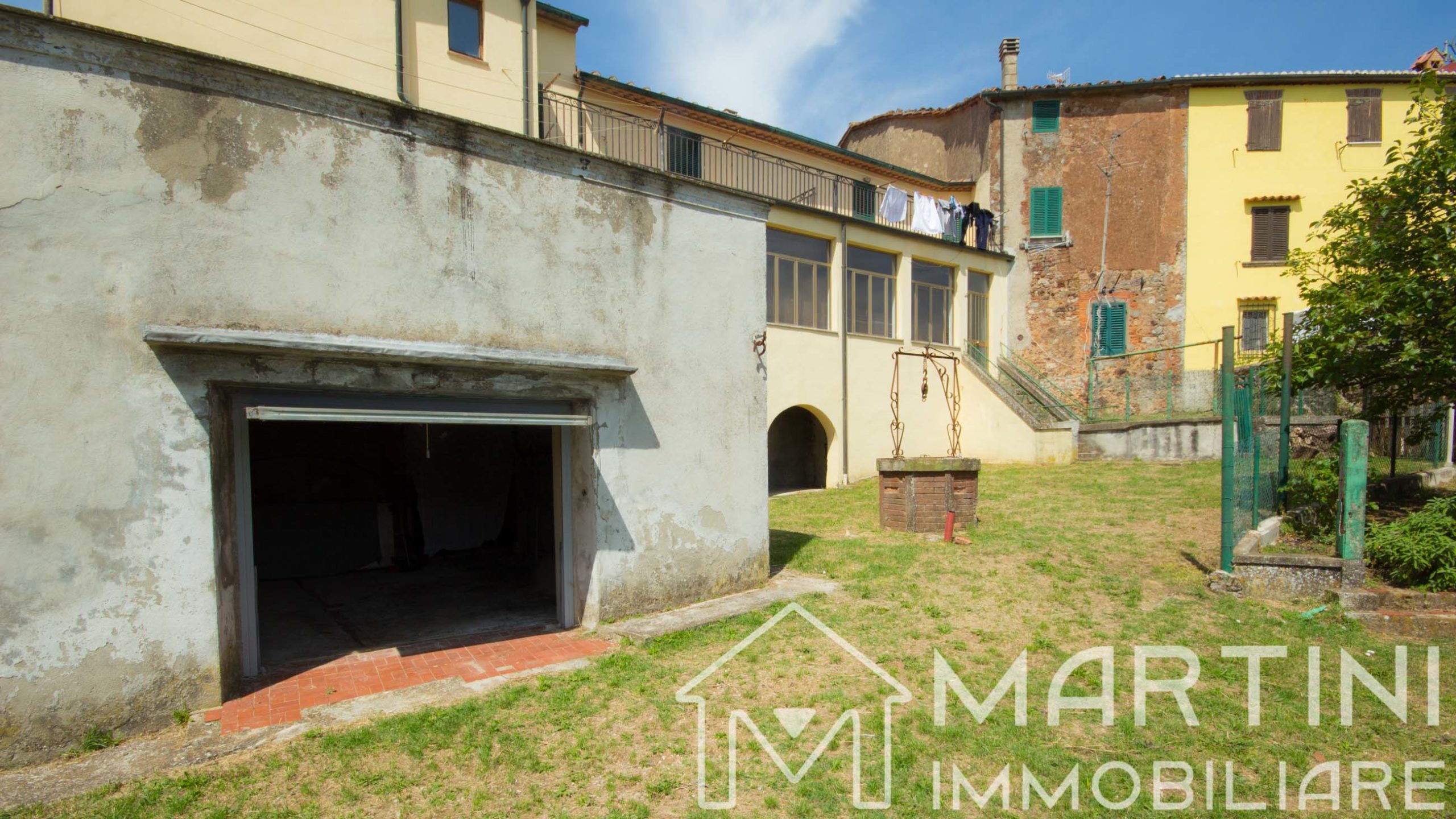 Casa in Vendita con Giardino e Garage in Toscana