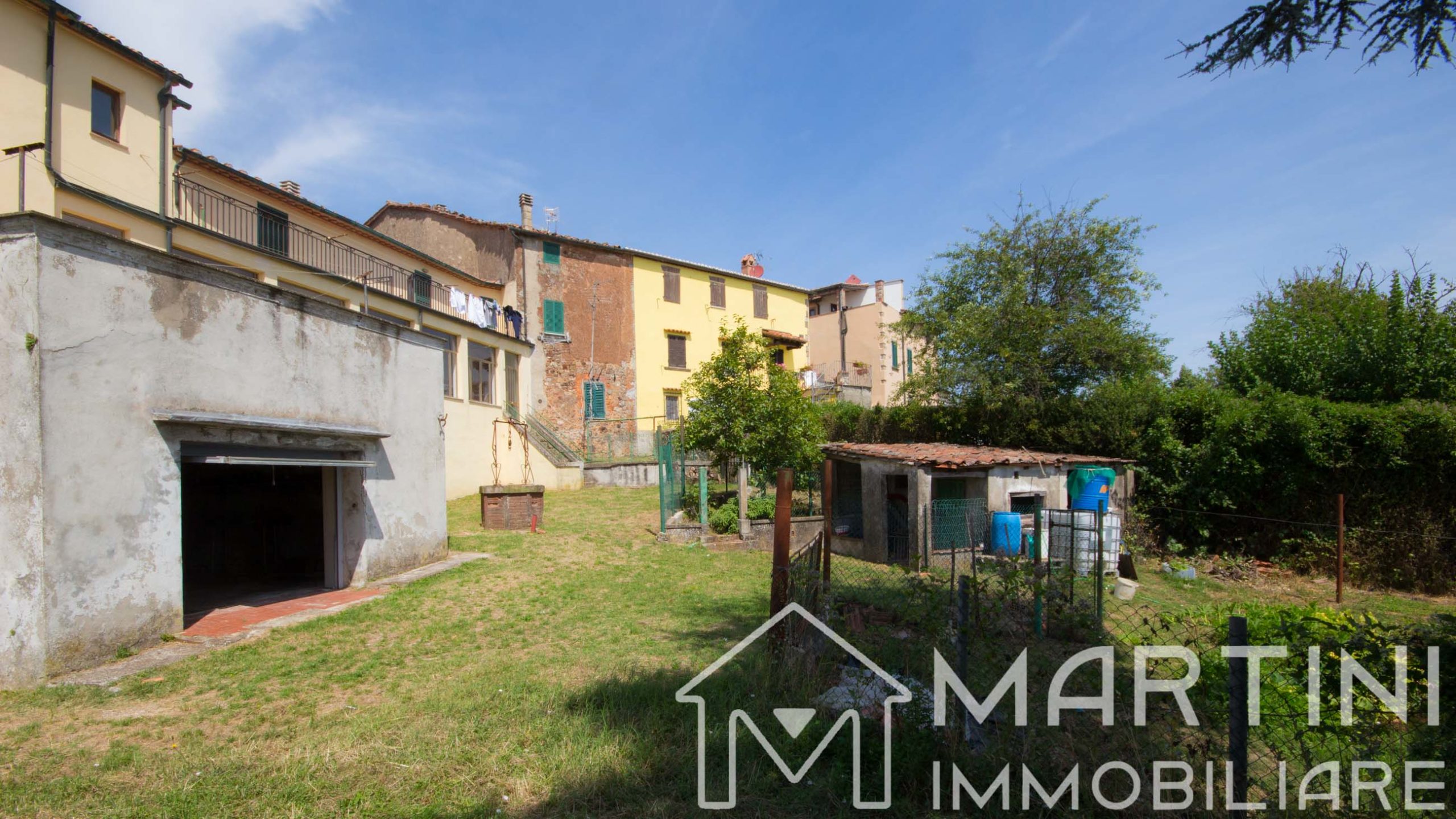 Casa in Vendita con Giardino e Garage in Toscana