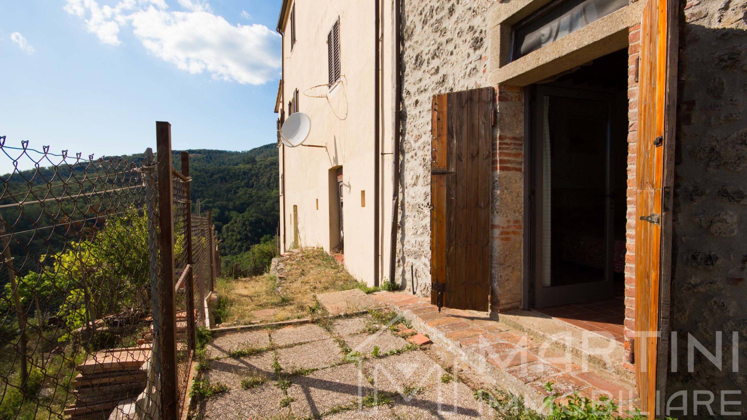 Rustic House For Sale in Tuscany – Amazing View