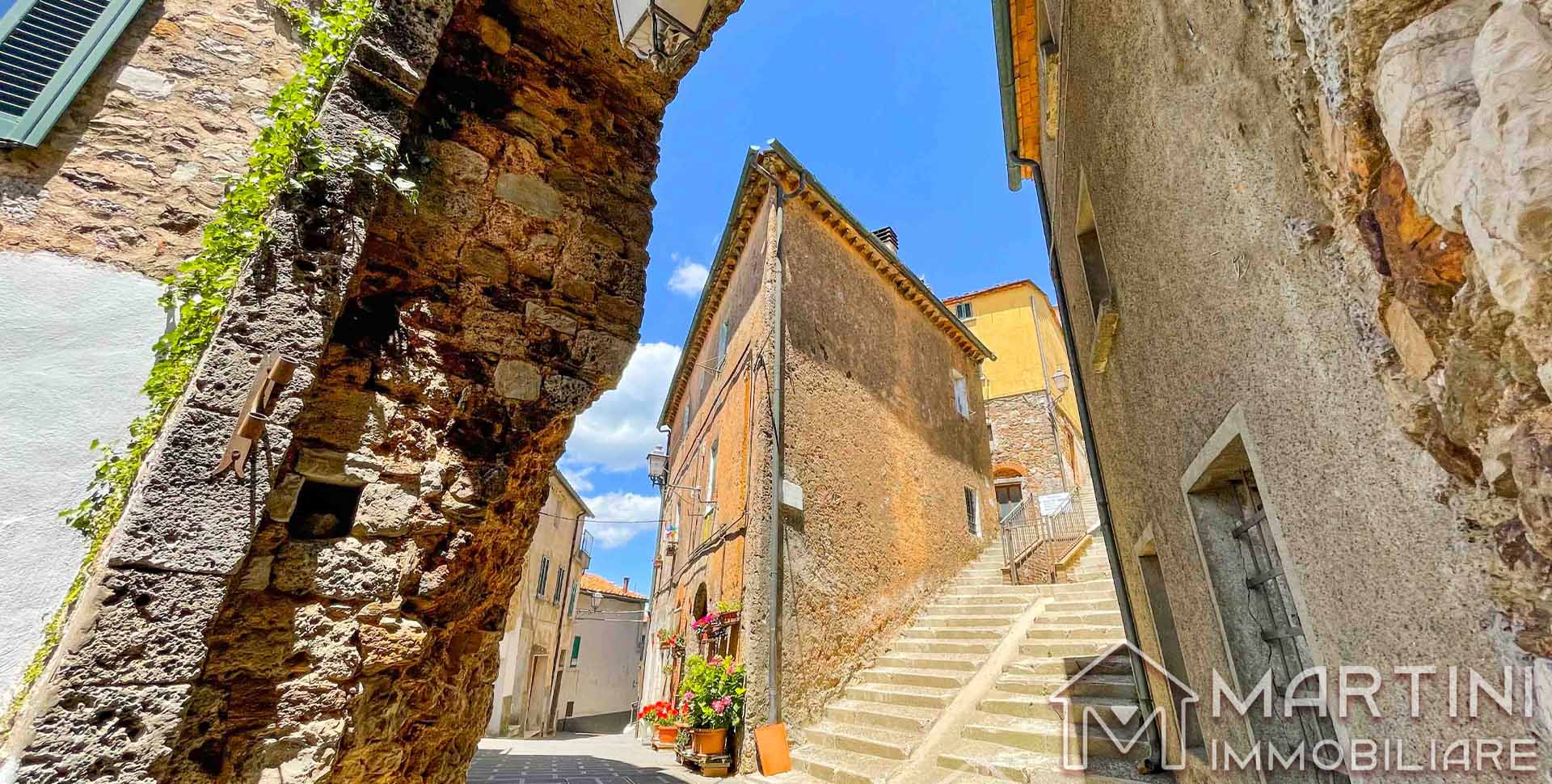 Flatiron Medievale in Vendita in Toscana