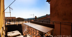 Rustic-Style Apartment with Balcony