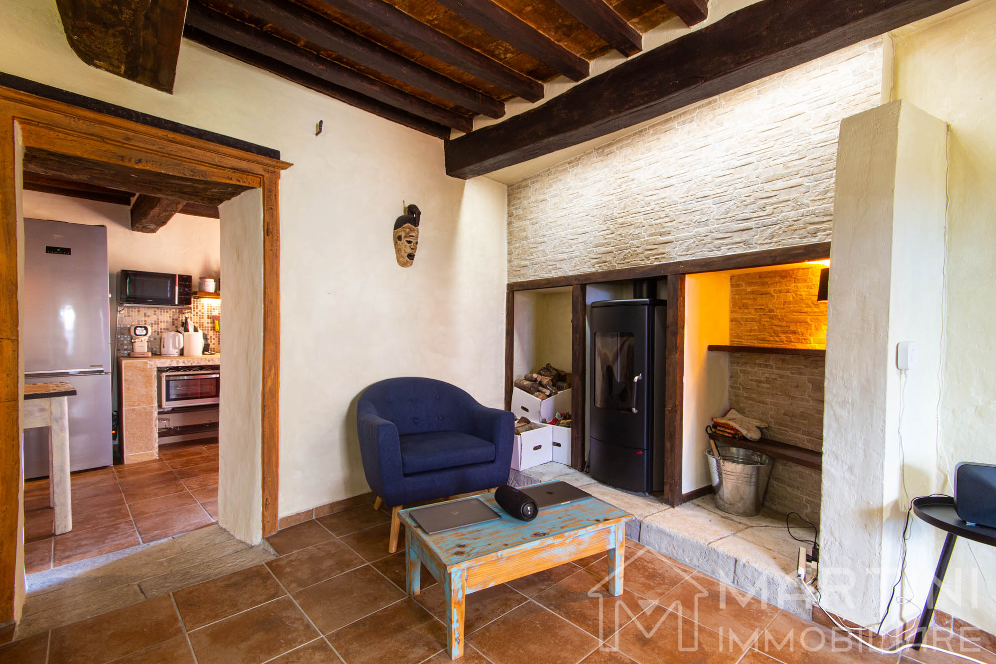 Rustic-Style Apartment with Balcony