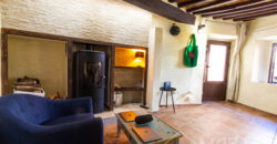 Rustic-Style Apartment with Balcony