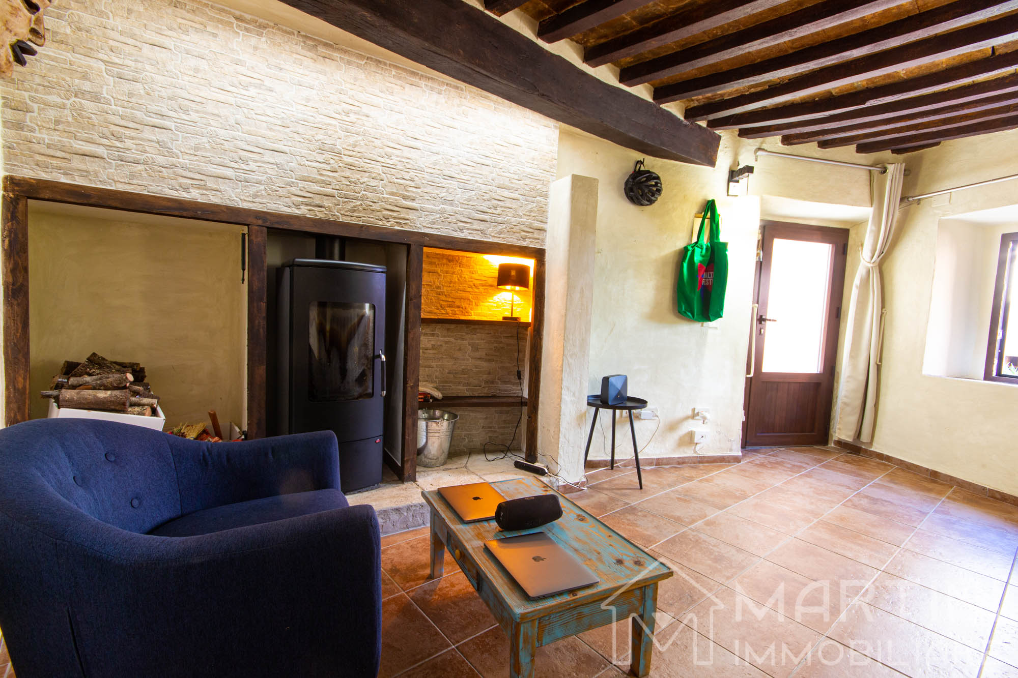 Rustic-Style Apartment with Balcony