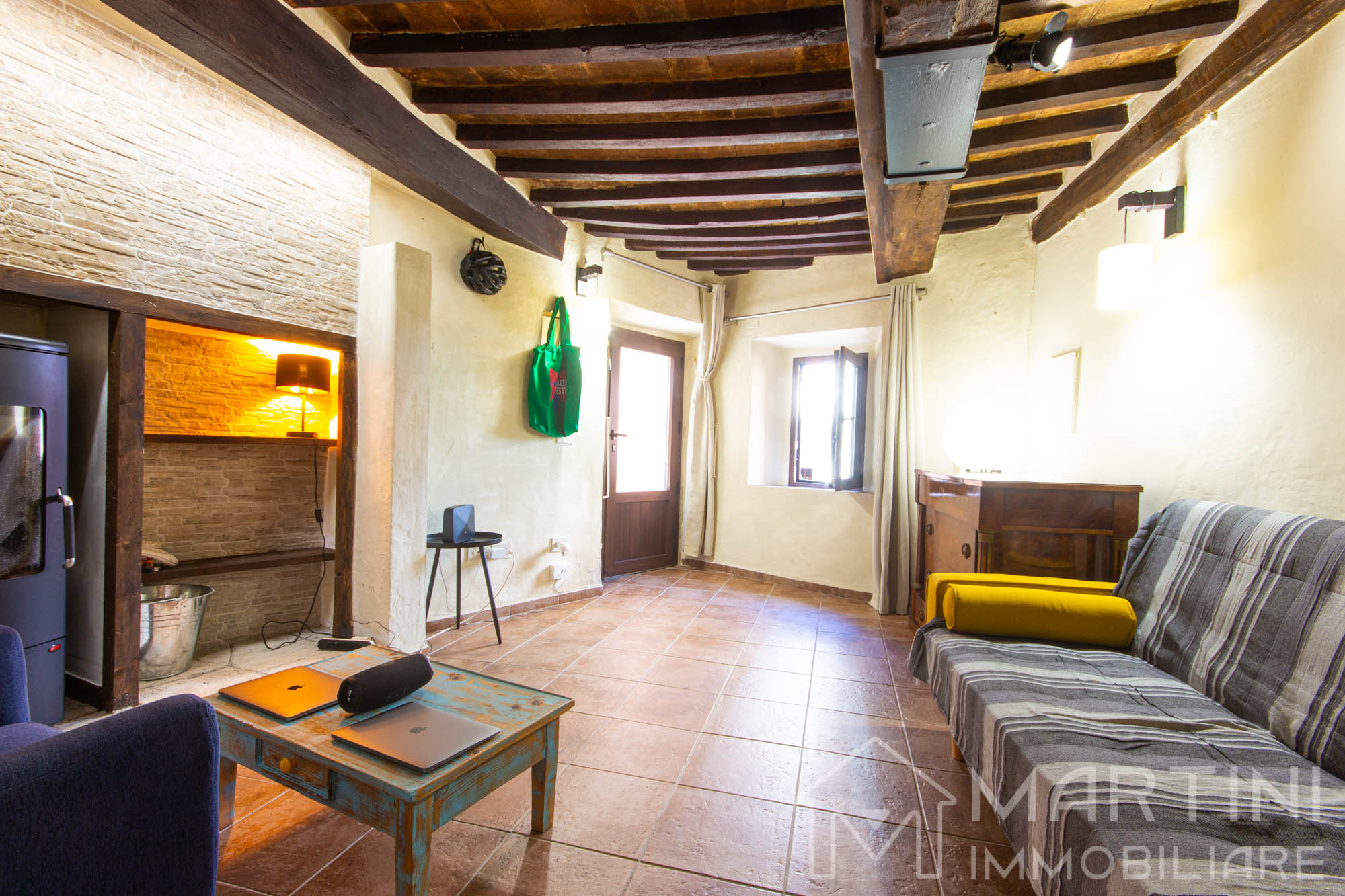 Rustic-Style Apartment with Balcony
