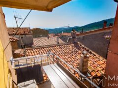Appartamento in Stile Rustico con Balcone