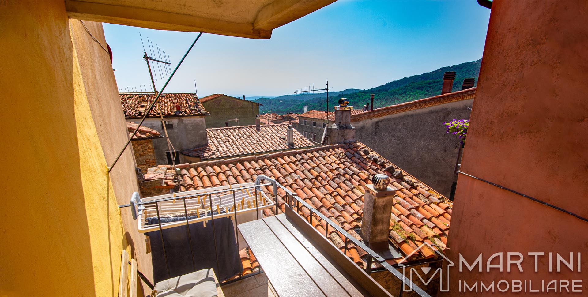 Appartamento in Stile Rustico con Balcone